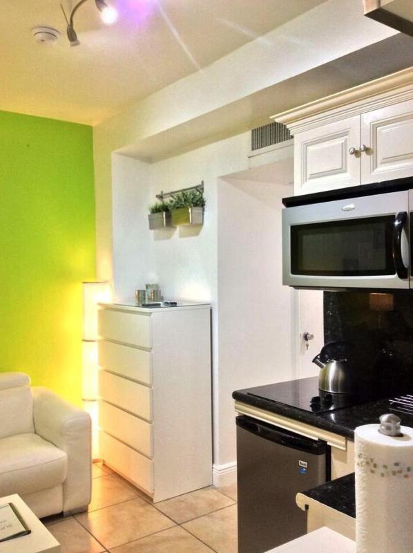 Suncoast I - Balcony Front Beach Apartment *