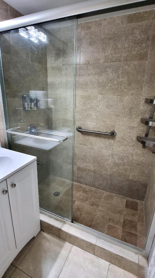 Suncoast I - Balcony Front Beach Apartment Miami Beach