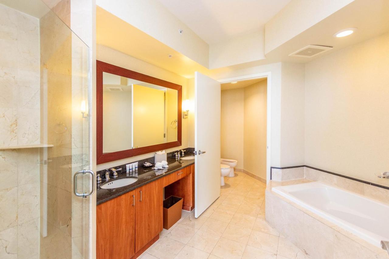 Trump Intl 2 Bedroom 1600 Sf Ocean And Bay View With Terrace * Miami Beach