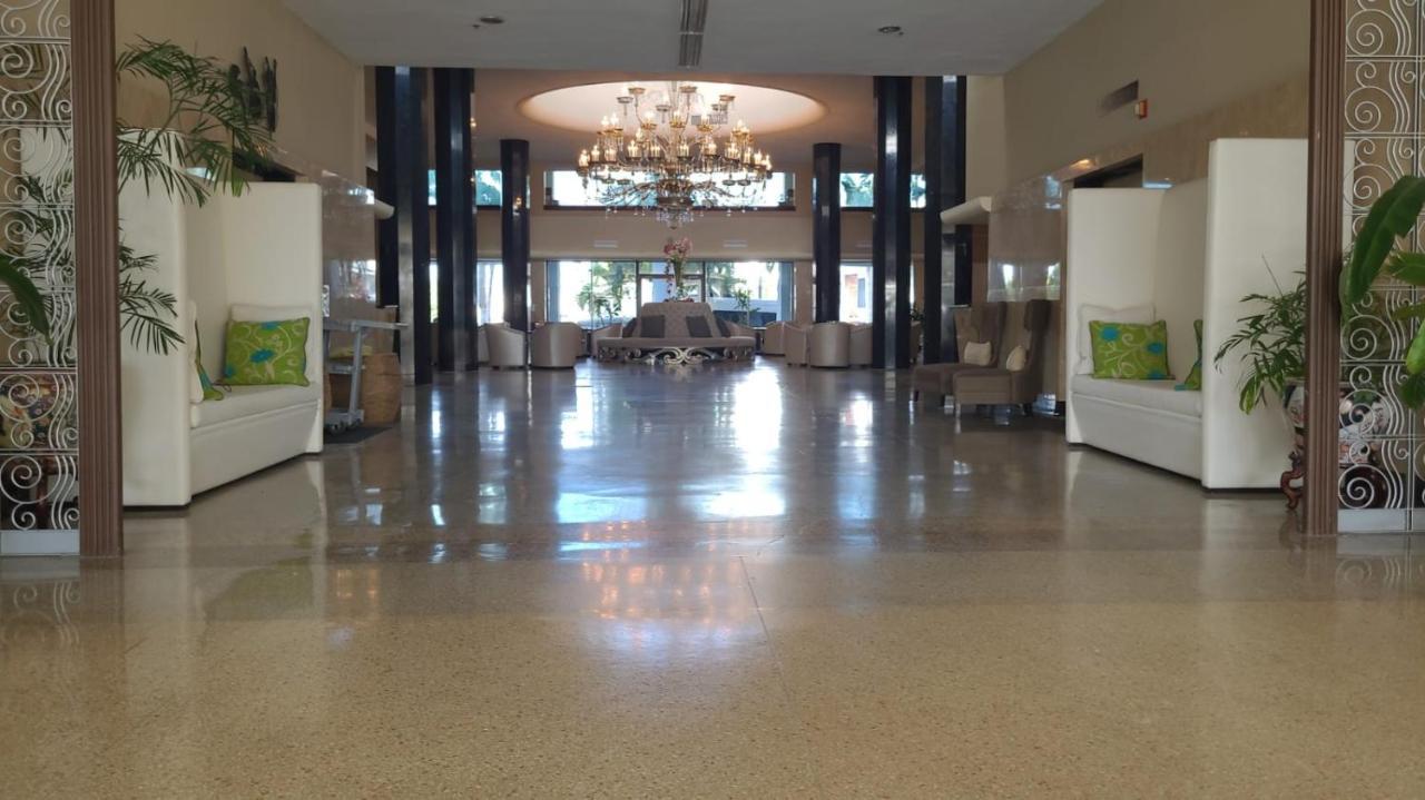 Sherry Frontenac Oceanfront Hotel