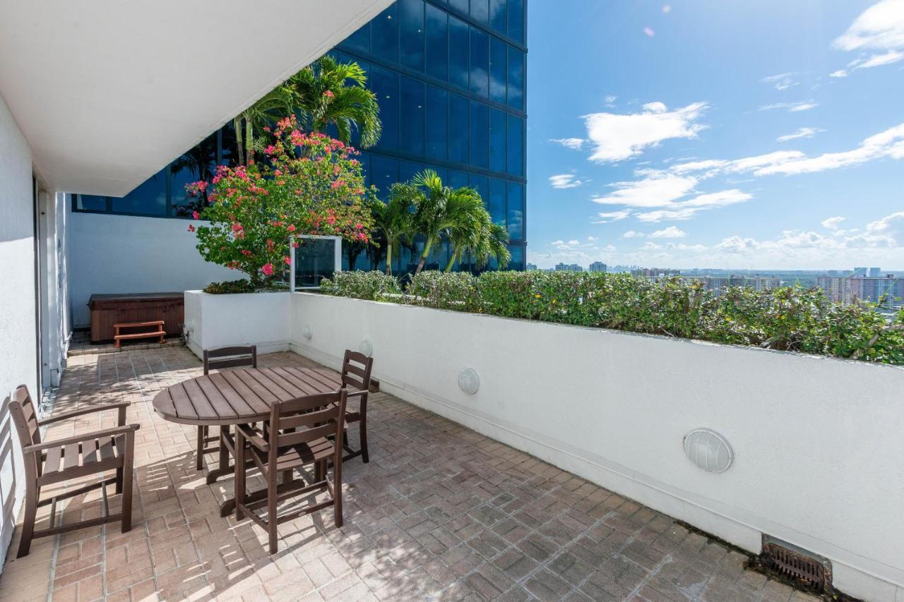 Apartment Trump Intl 2 Bedroom 1600 Sf Ocean And Bay View With Terrace Miami Beach