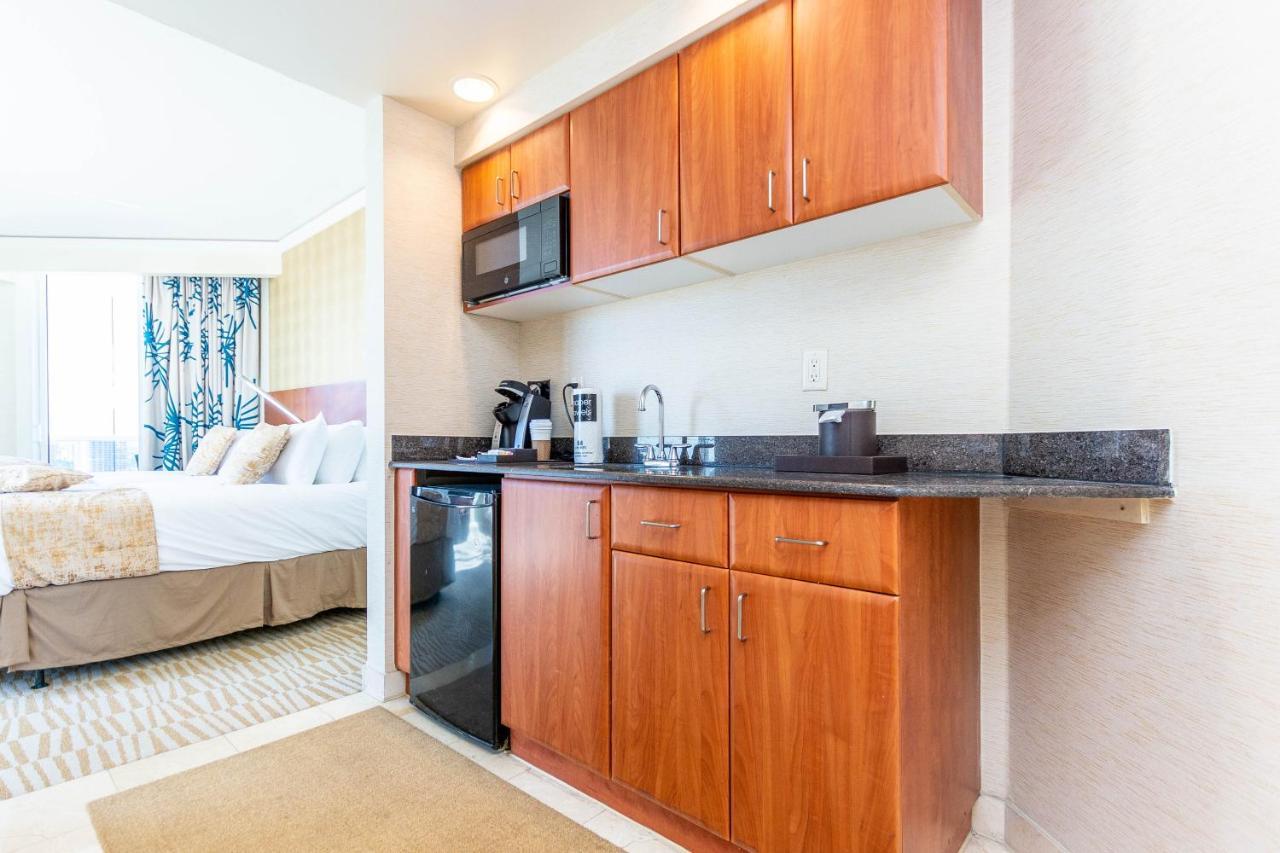 Trump Intl 2 Bedroom 1600 Sf Ocean And Bay View With Terrace Miami Beach