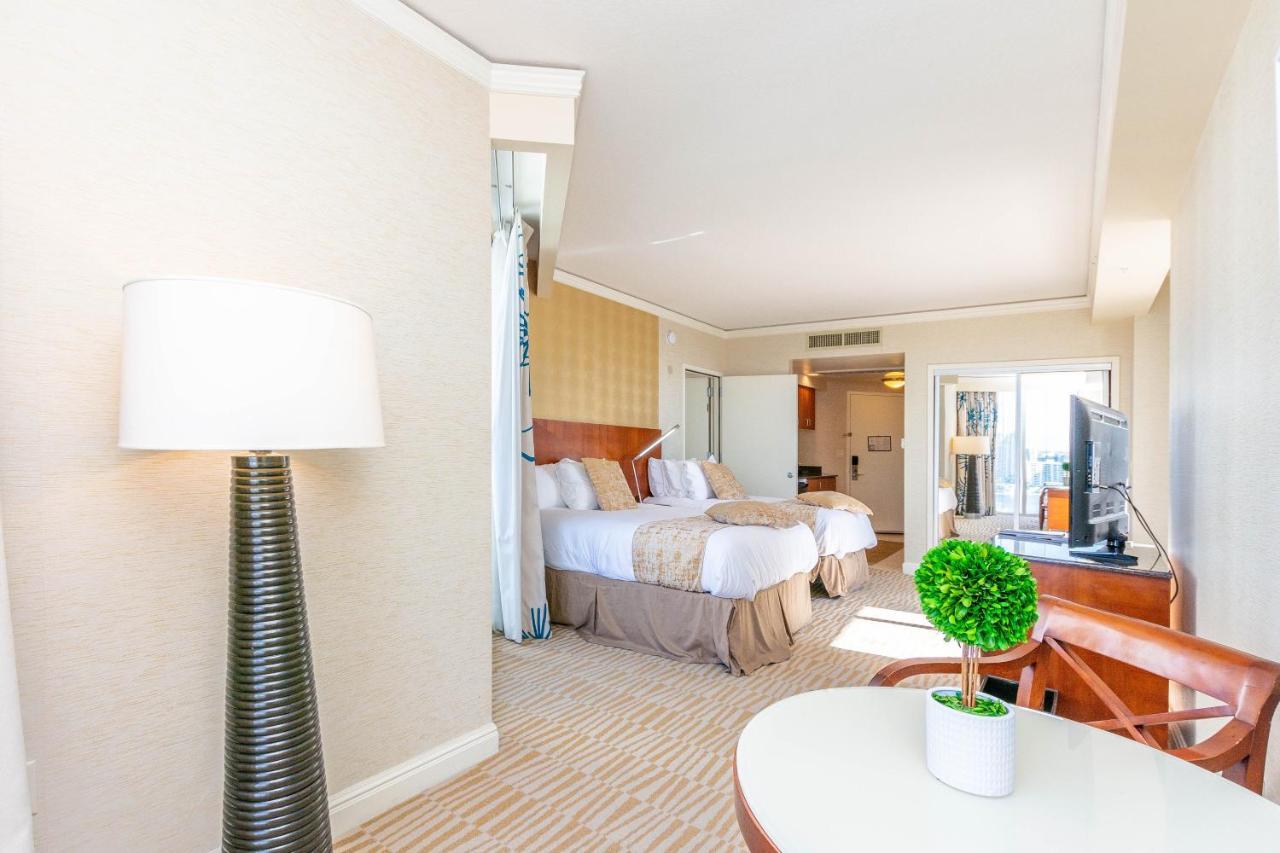 Trump Intl 2 Bedroom 1600 Sf Ocean And Bay View With Terrace Apartment Miami Beach