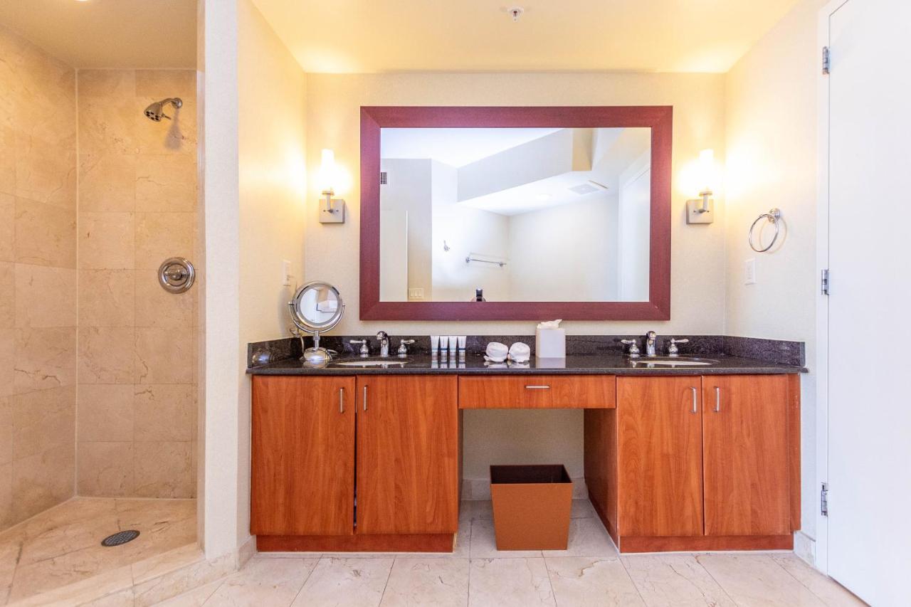Apartment Trump Intl 2 Bedroom 1600 Sf Ocean And Bay View With Terrace