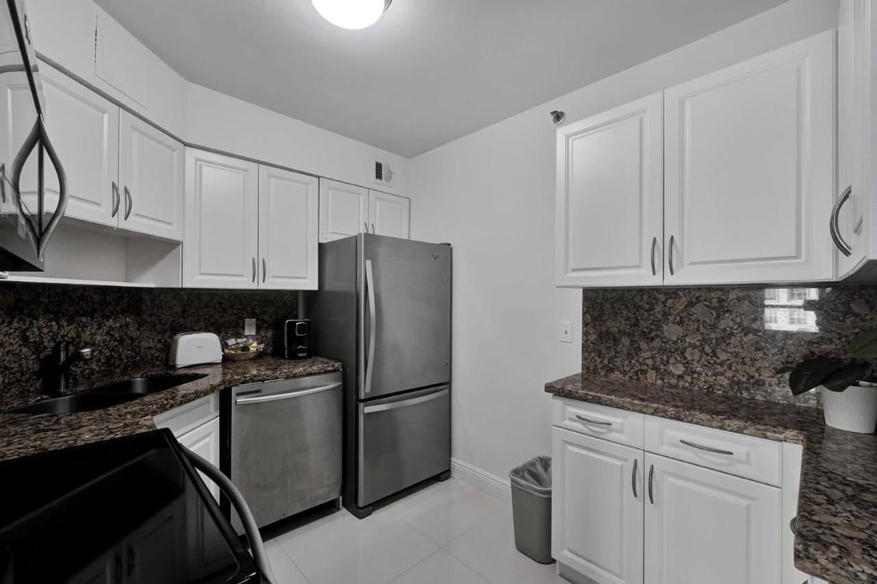 Cozy Beachfront 2 Bdr & 2 Ba Miami