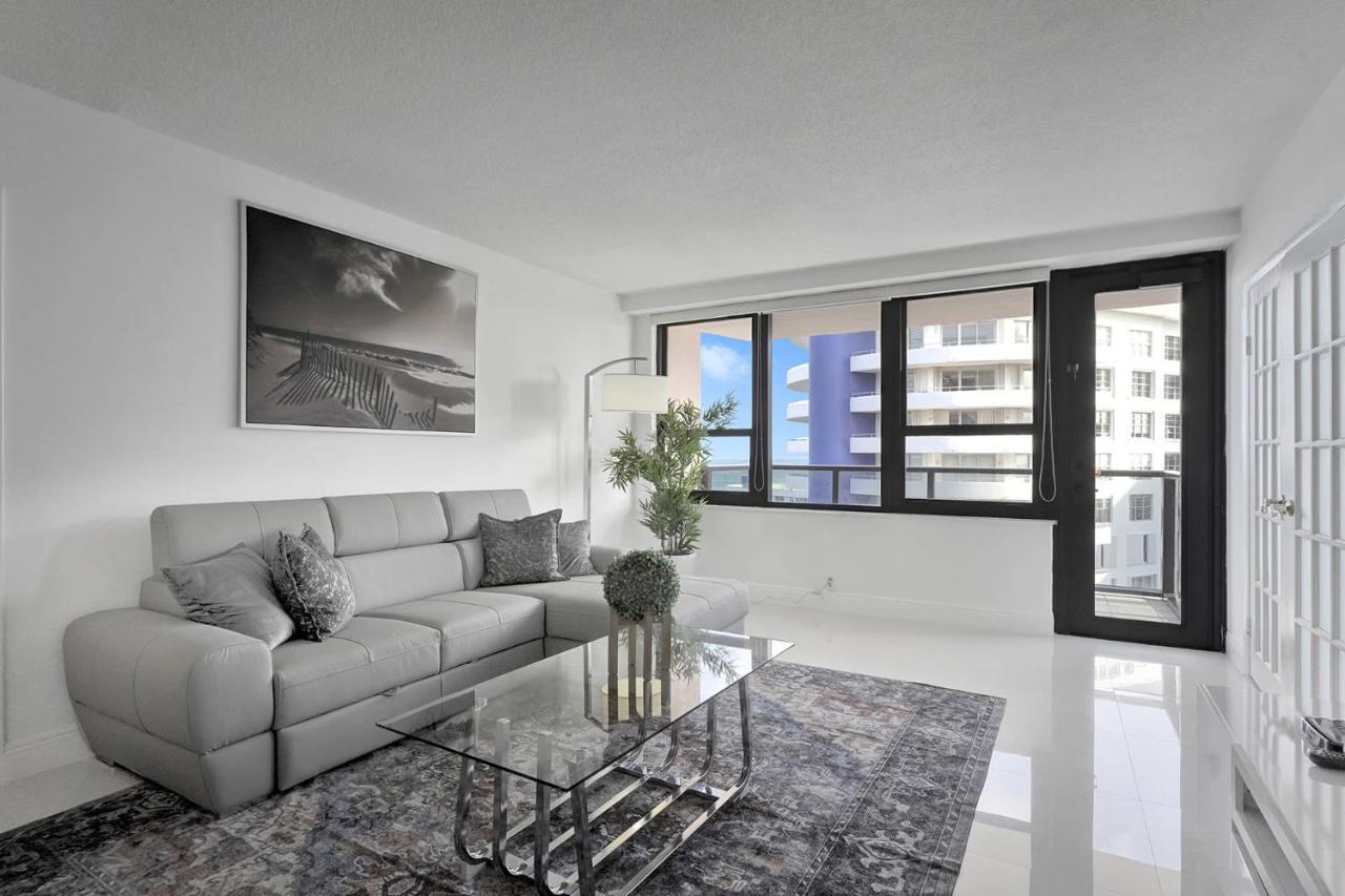 Cozy Beachfront 2 Bdr & 2 Ba Miami *