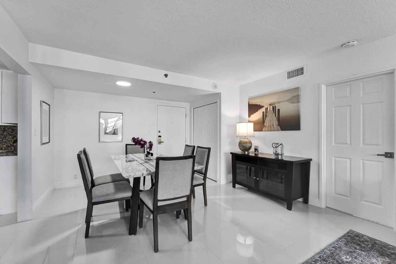 Cozy Beachfront 2 Bdr & 2 Ba Miami Apartment Miami Beach