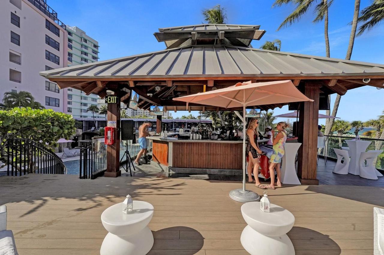 Cozy Beachfront 2 Bdr & 2 Ba Miami Apartment