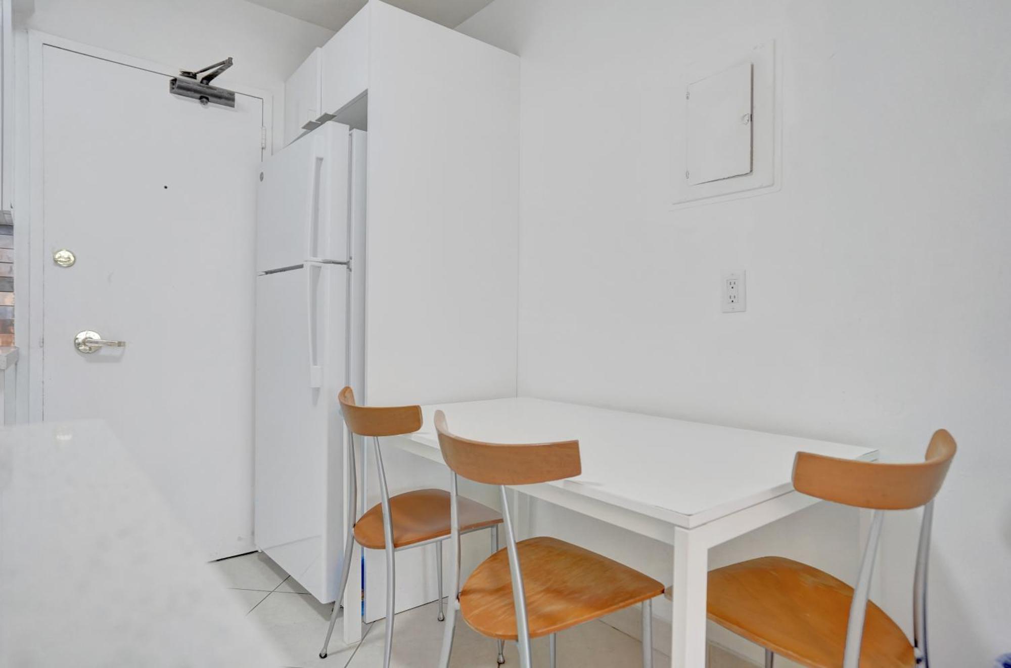 Apartment W Service 601 *