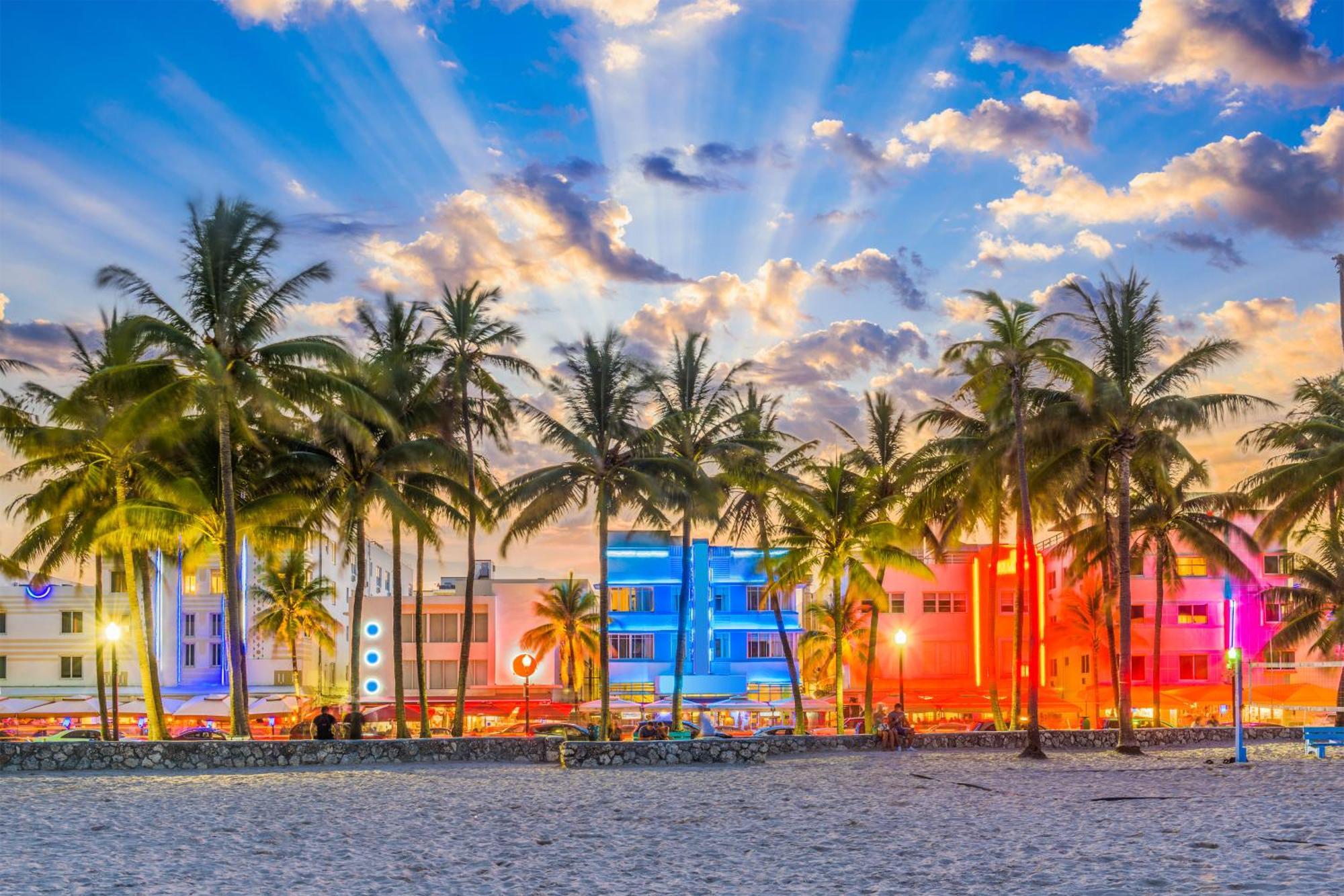 With Rooftop-pool And Bar On Ocean Dr *