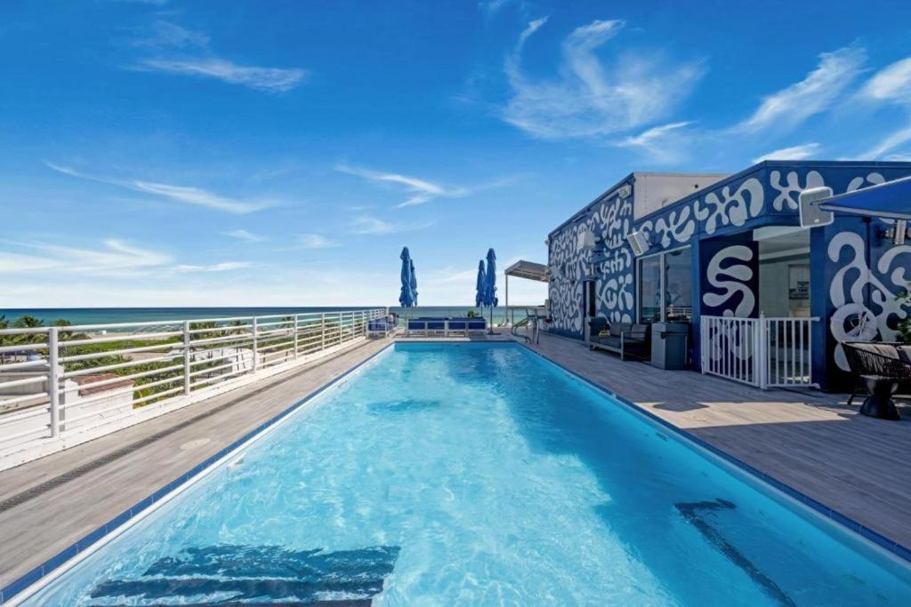 With Rooftop-pool And Bar On Ocean Dr Miami Beach