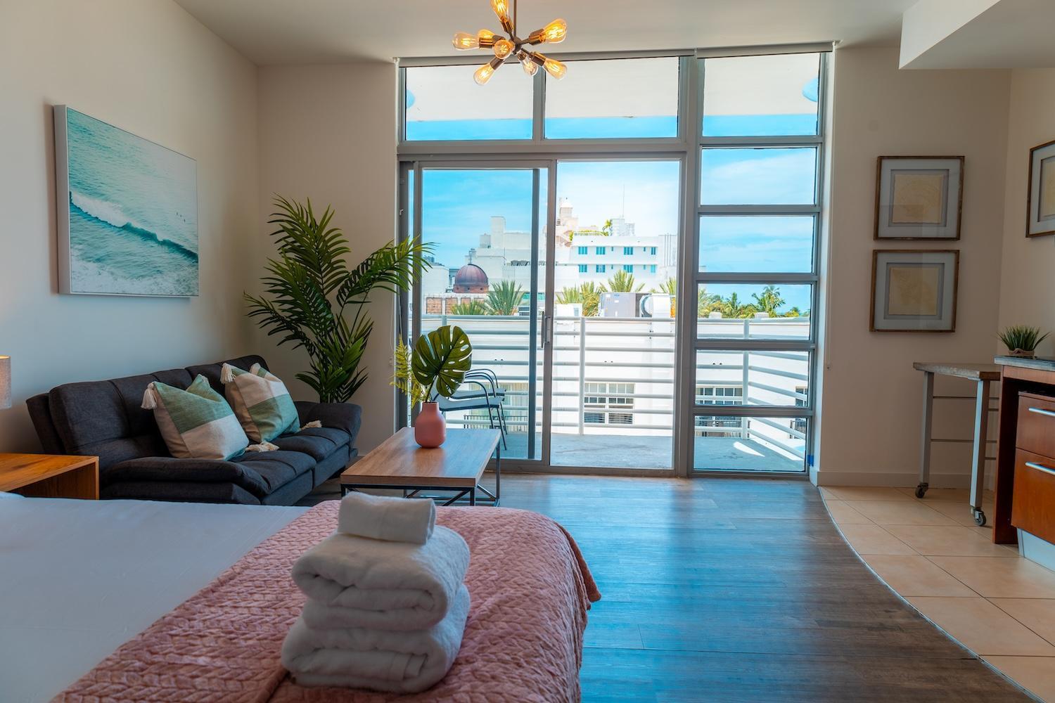 With Rooftop-pool And Bar On Ocean Dr