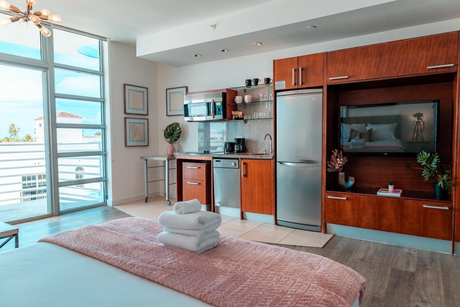 Apartment With Rooftop-pool And Bar On Ocean Dr Miami Beach