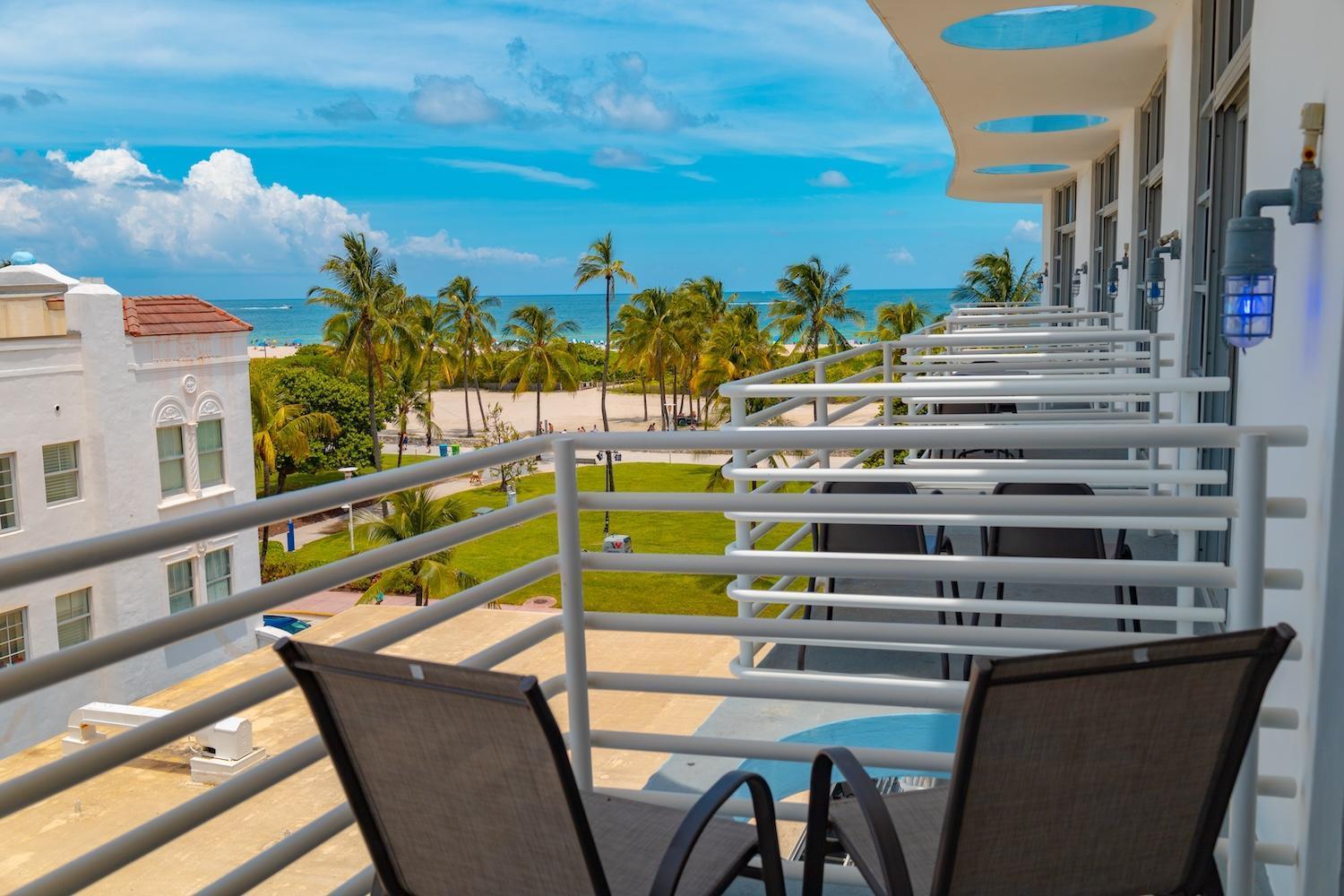 With Rooftop-pool And Bar On Ocean Dr * Miami Beach