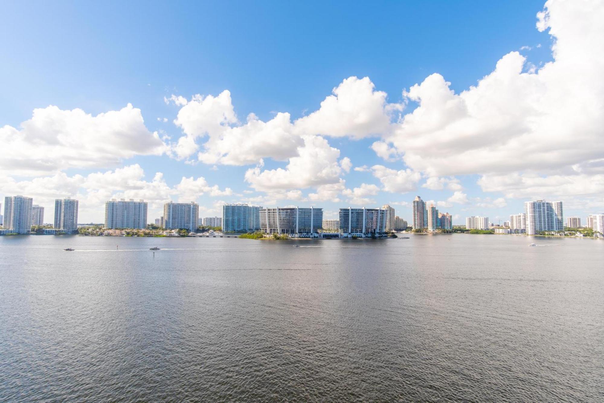 Marina Bay 108 Apartment Miami Beach
