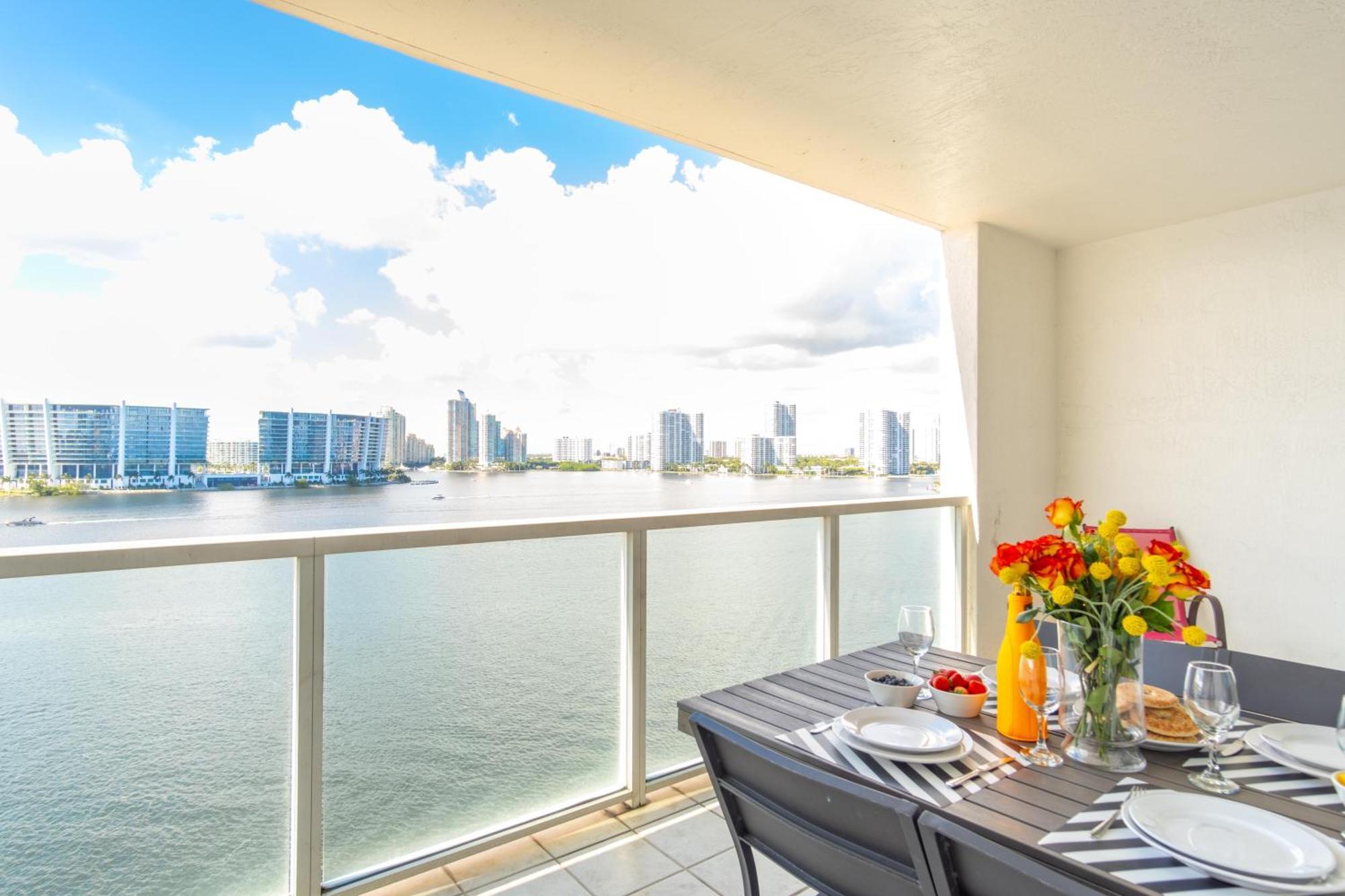 Marina Bay 108 Apartment Miami Beach