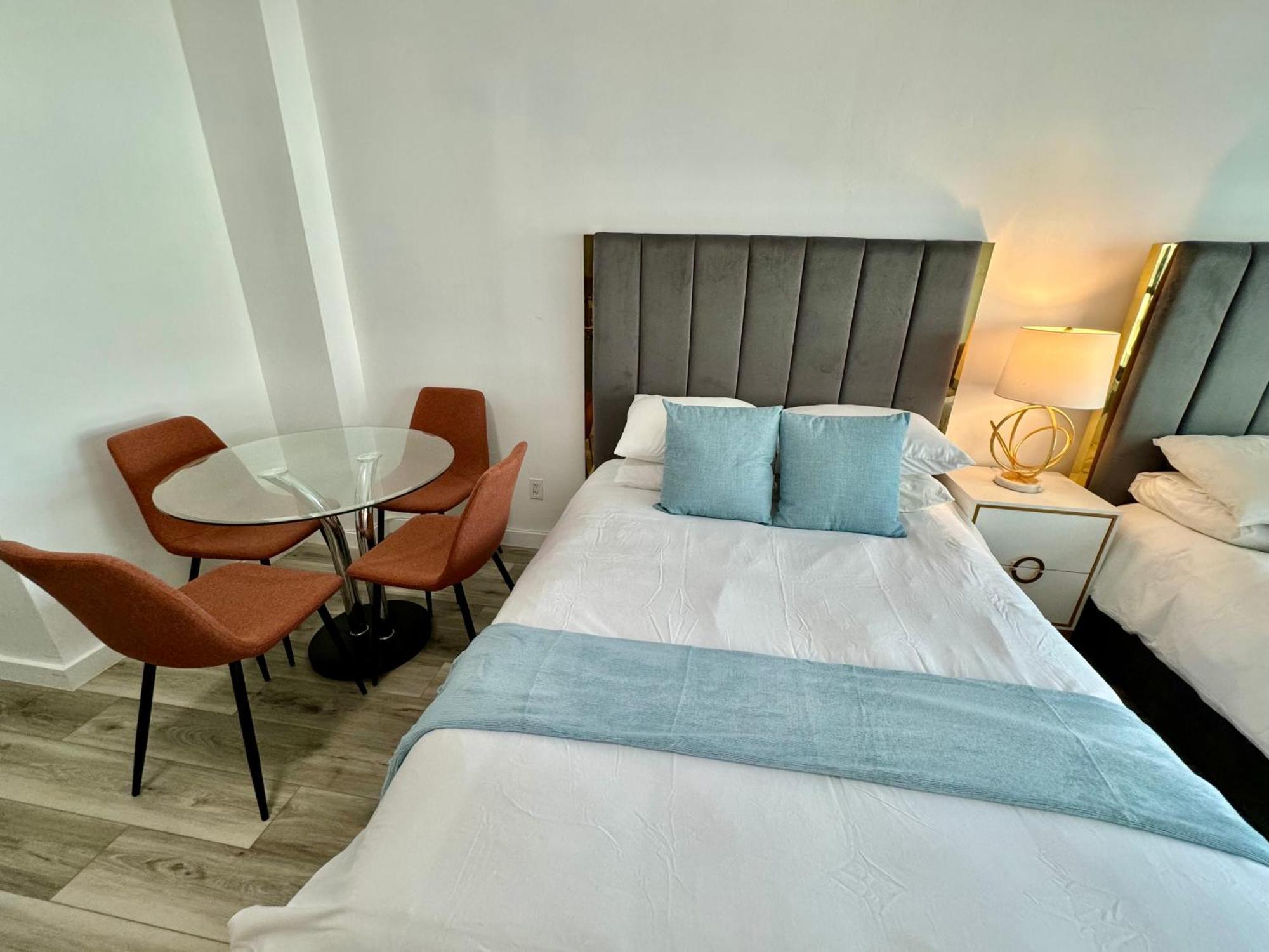 Apartment Directly On The With Pool & Parking Miami Beach