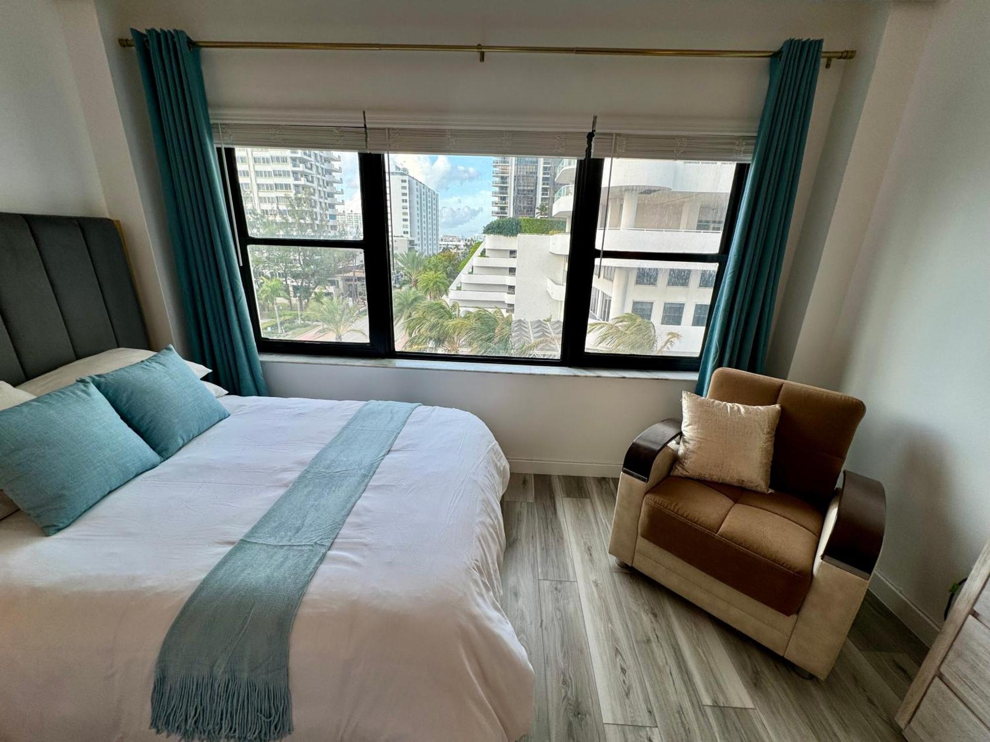 Directly On The With Pool & Parking