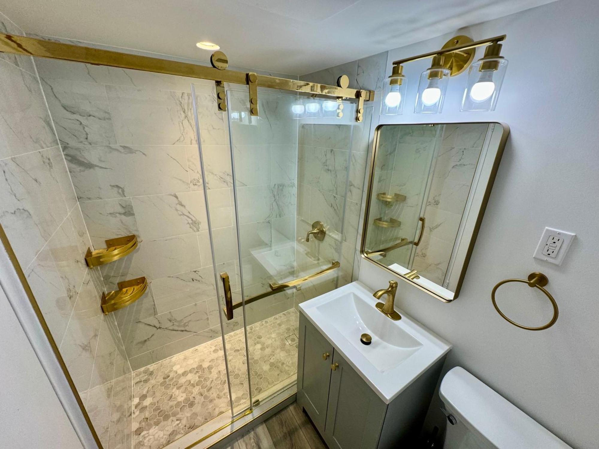 Directly On The With Pool & Parking * Miami Beach