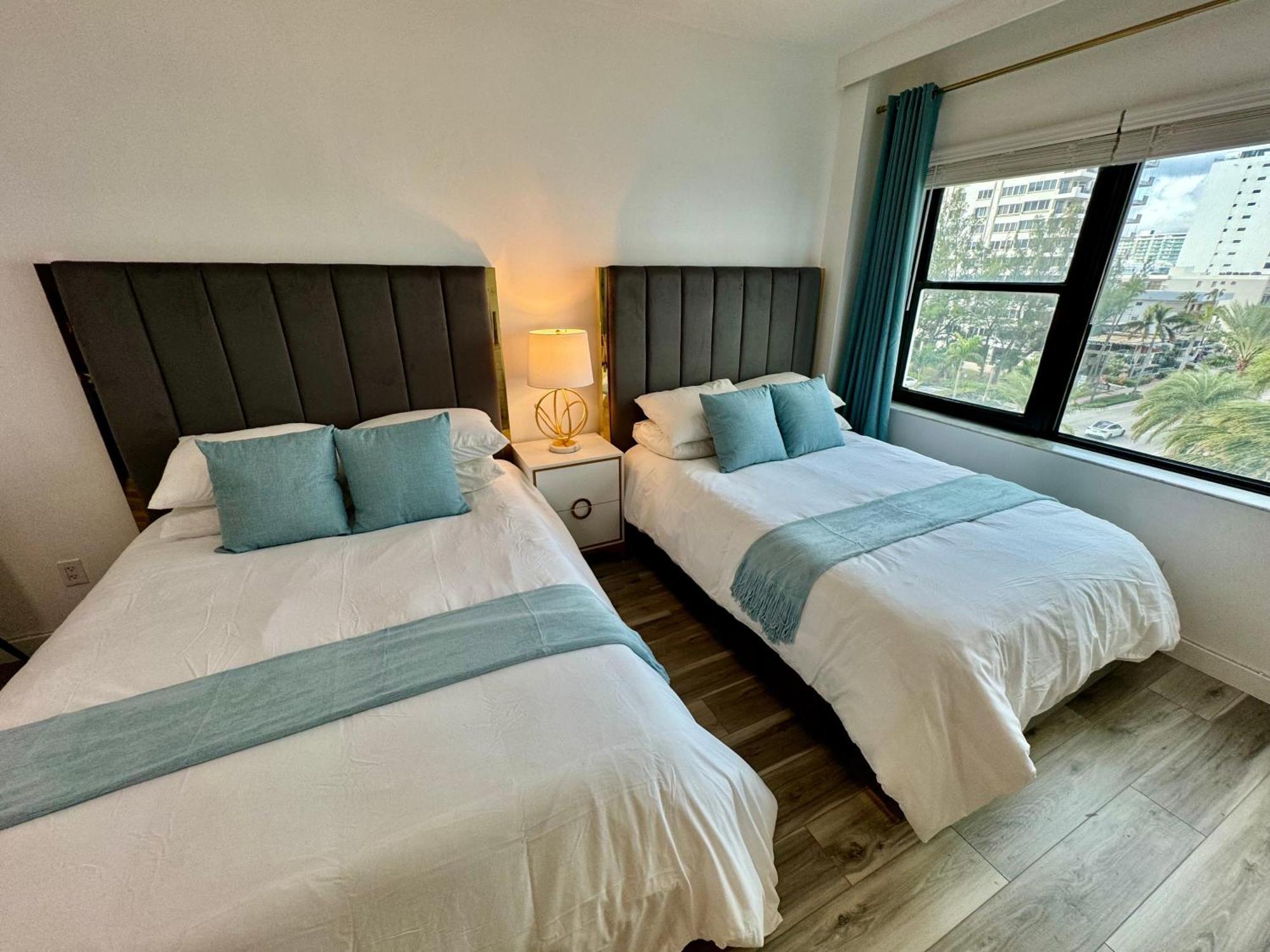 Directly On The With Pool & Parking Apartment