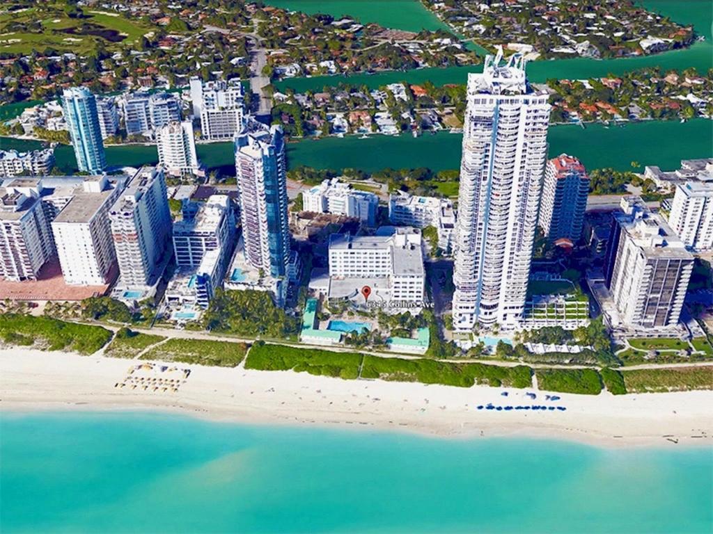 Directly On The With Pool & Parking
