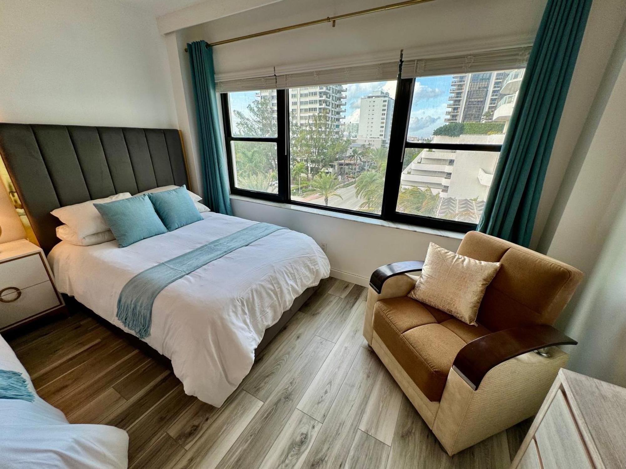 Directly On The With Pool & Parking Miami Beach