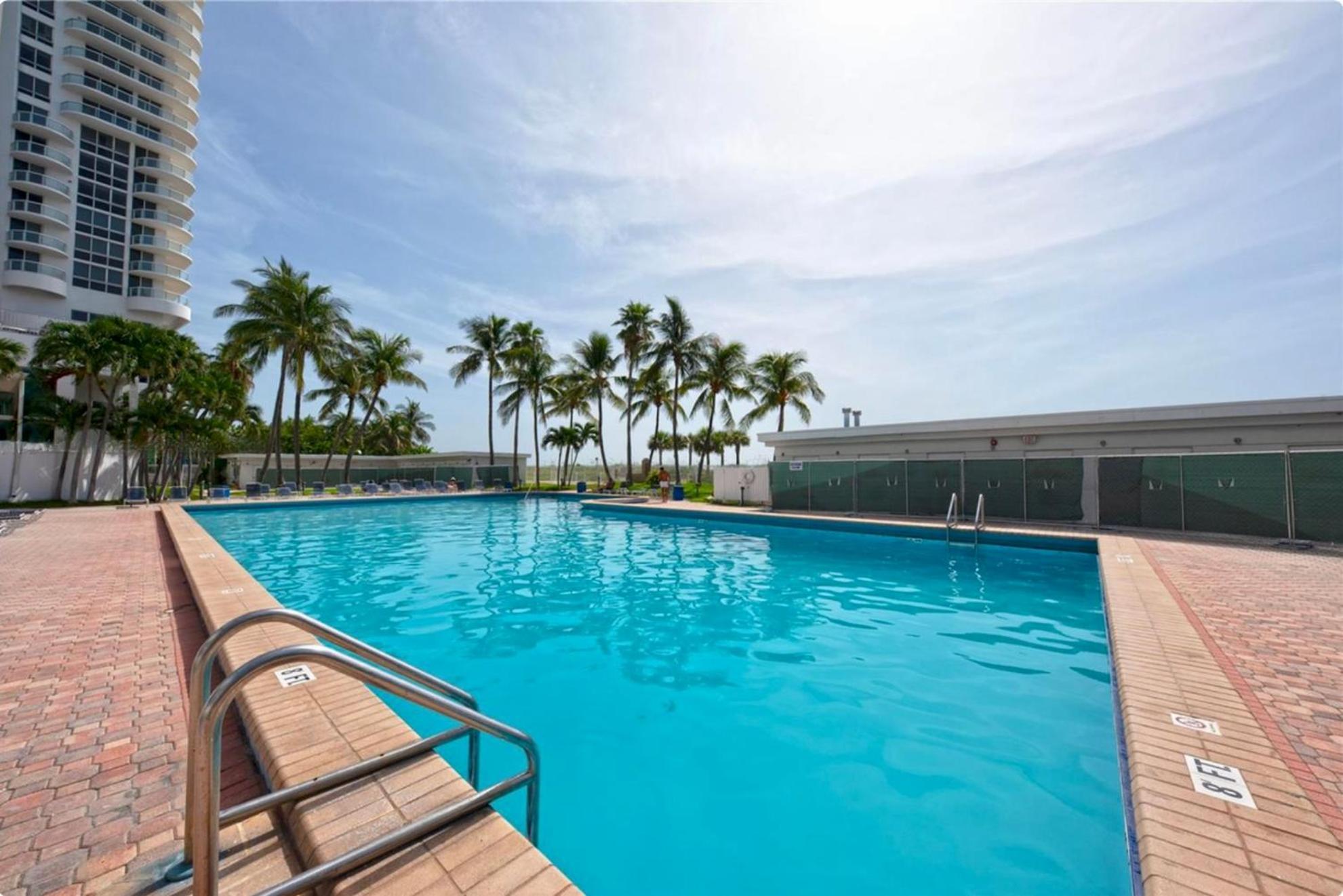Directly On The With Pool & Parking Miami Beach