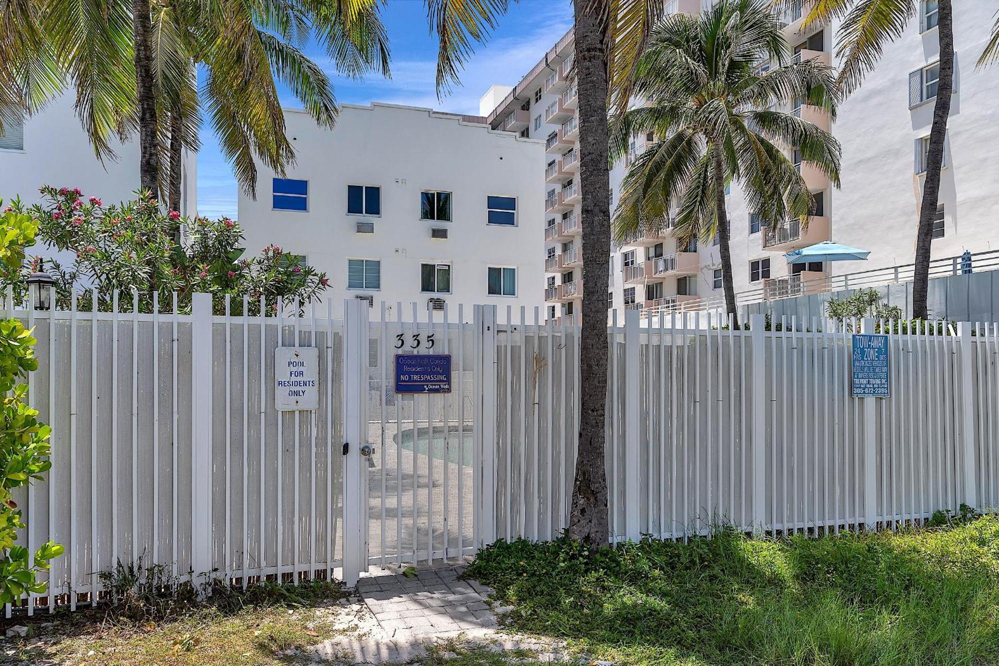 South Sofi With Direct Beach, Chairs, And Umbrella Access Miami Beach