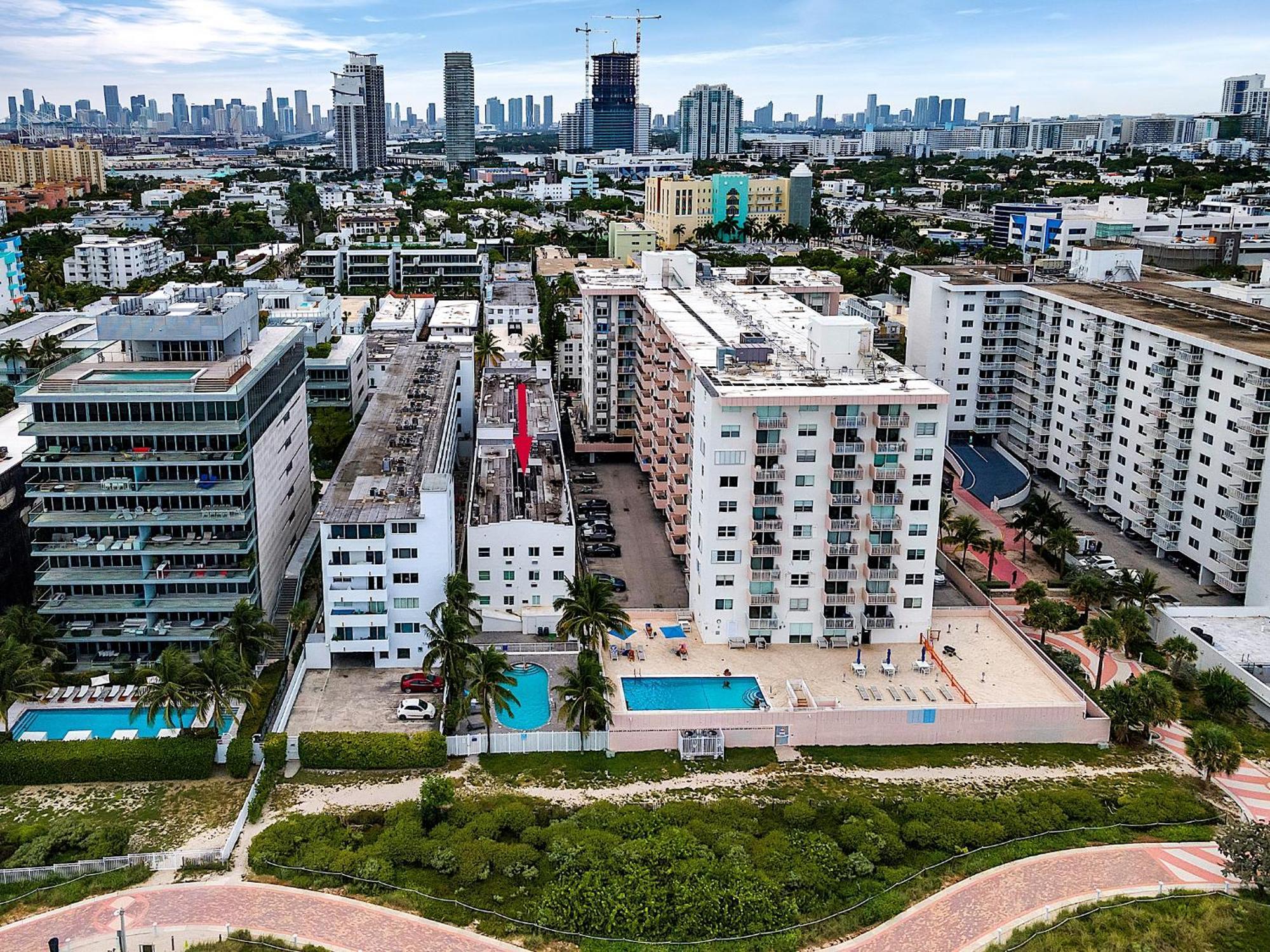 Apartment South Sofi With Direct Beach, Chairs, And Umbrella Access *