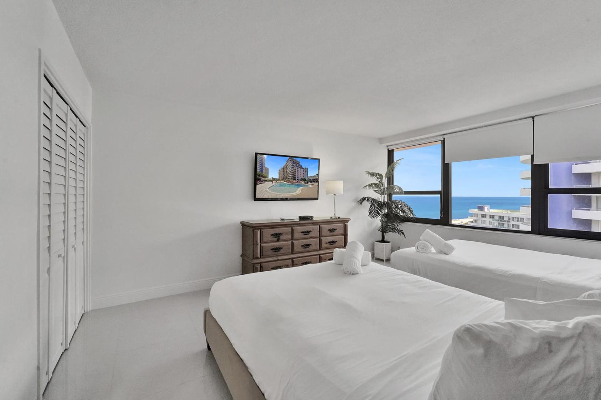 Cozy Beachfront 2 Bdr & 2 Ba Miami Apartment Miami Beach