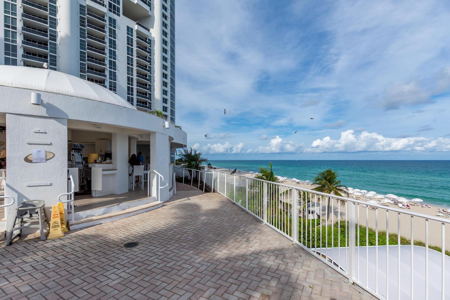 Apartment Luxury Trump International Ocean View 1100sf 1 Bd