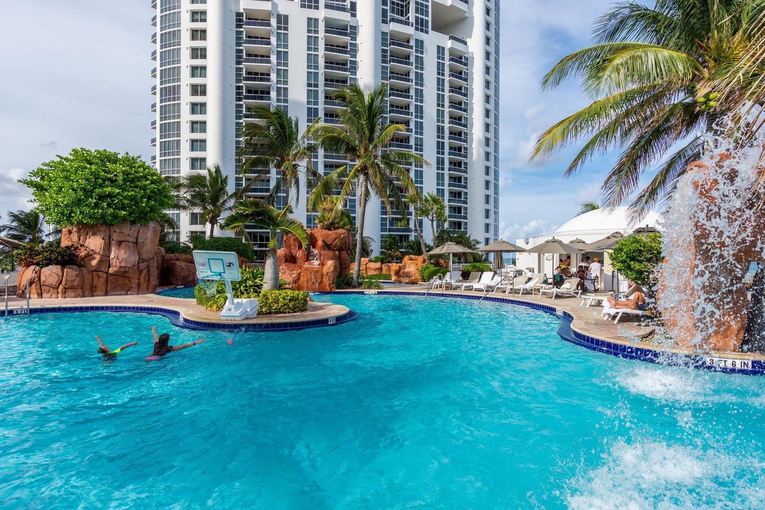 Luxury Trump International Ocean View 1100sf 1 Bd Miami Beach
