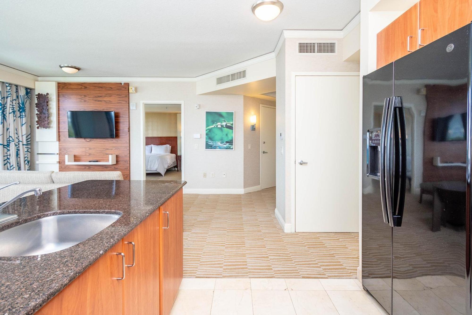 Apartment Luxury Trump International Ocean View 1100sf 1 Bd *