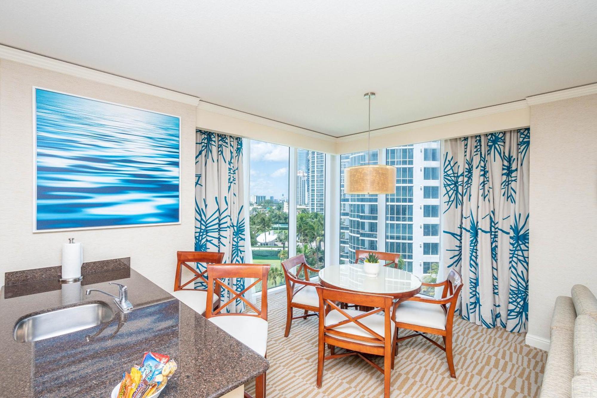 Luxury Trump International Ocean View 1100sf 1 Bd Miami Beach