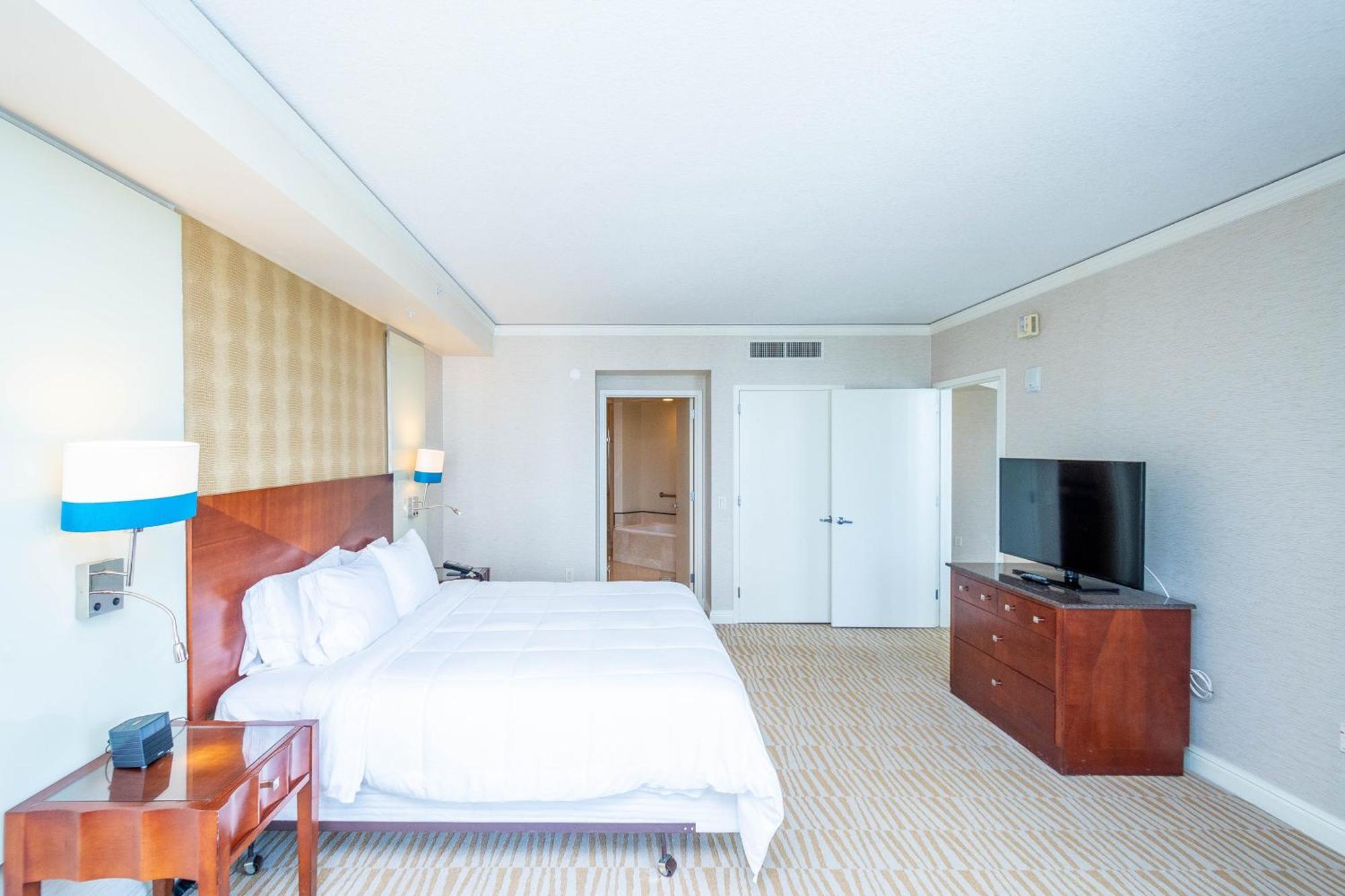 Luxury Trump International Ocean View 1100sf 1 Bd