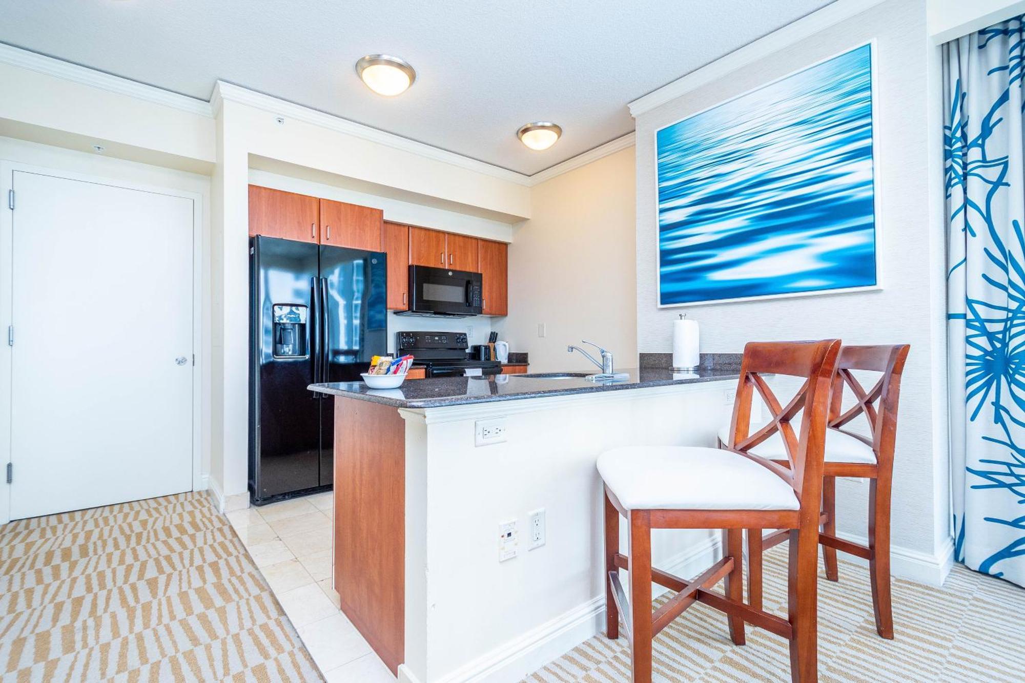Luxury Trump International Ocean View 1100sf 1 Bd Apartment Miami Beach