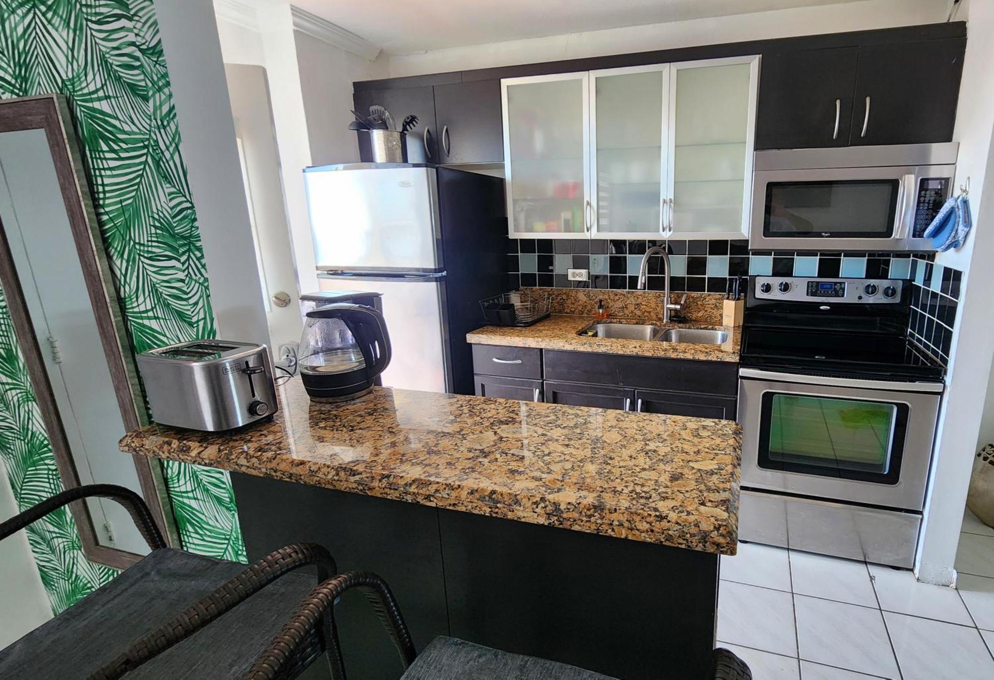 Apartment Bayfront Breathtaking Views- One Bedroom W Balcony- Living -free Parking *
