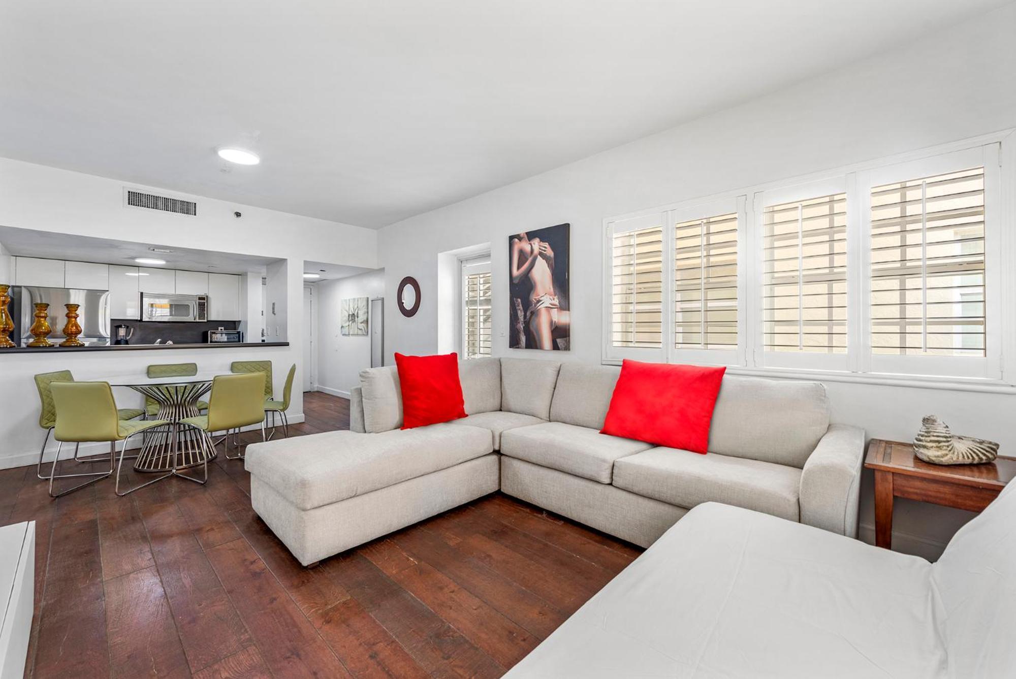 Apartment South In Ocean Drive