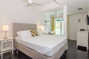 The At Cafe Milano By South Vacation Hotel
