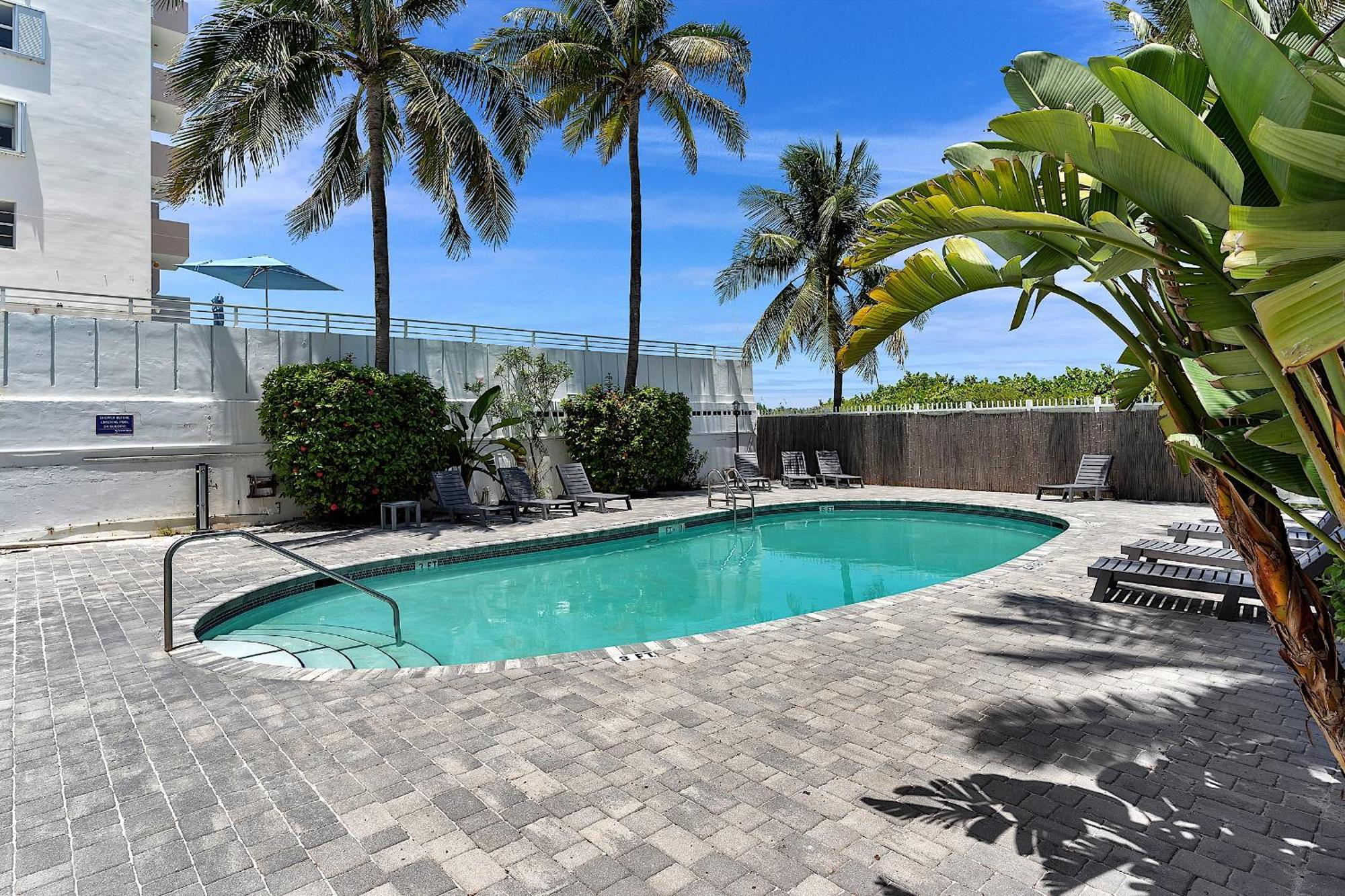 Apartment South Sofi With Direct Beach, Chairs, And Umbrella Access Miami Beach