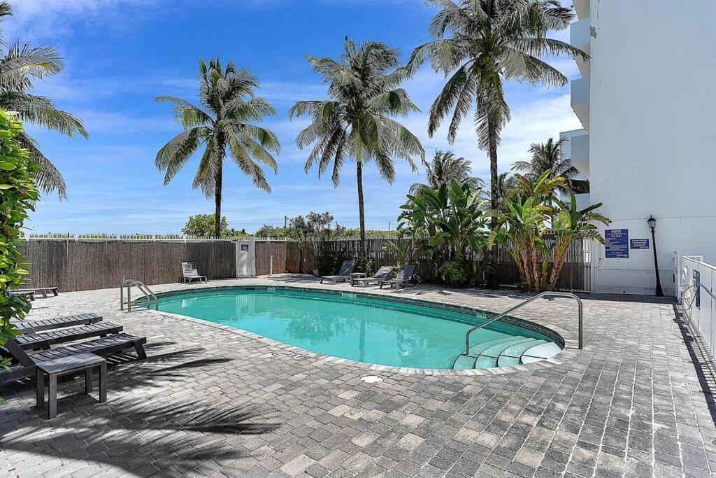 Apartment South Sofi With Direct Beach, Chairs, And Umbrella Access *