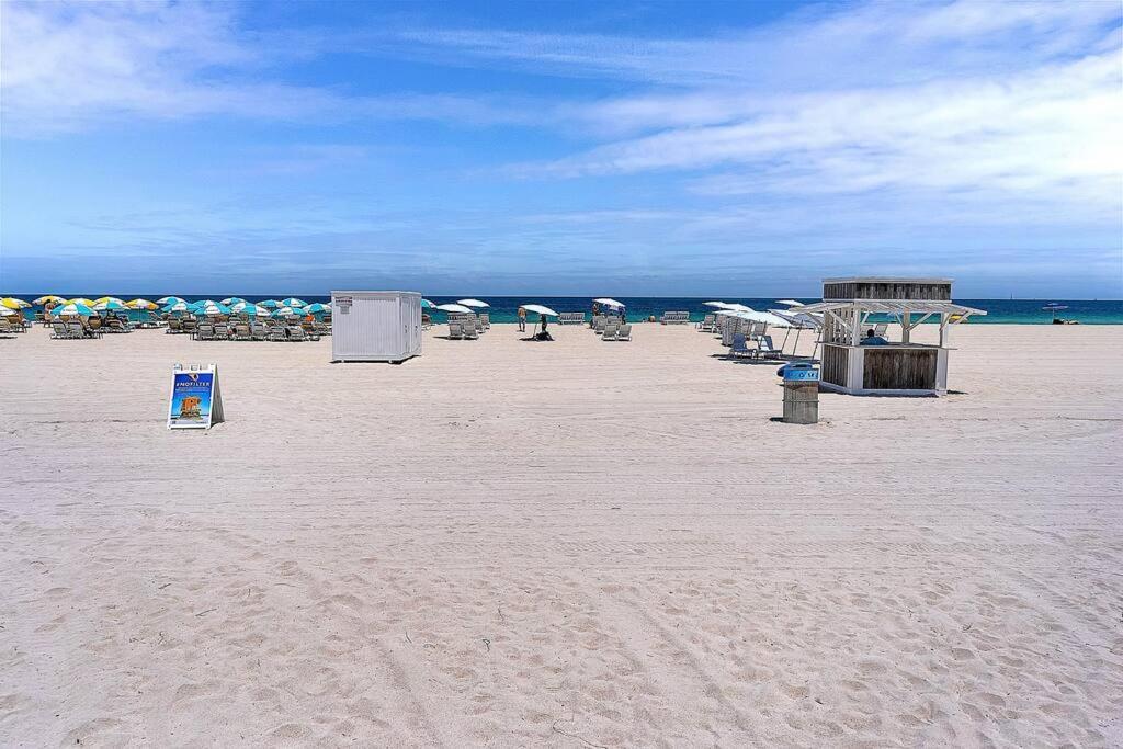 South Sofi With Direct Beach, Chairs, And Umbrella Access *