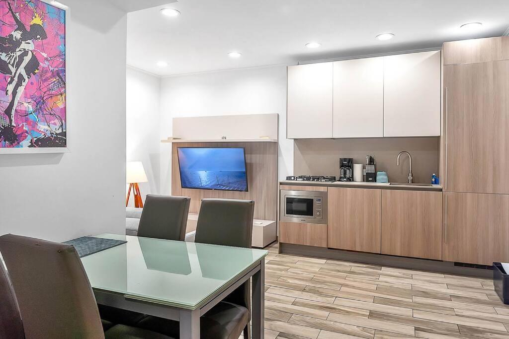 South Sofi With Direct Beach, Chairs, And Umbrella Access Apartment
