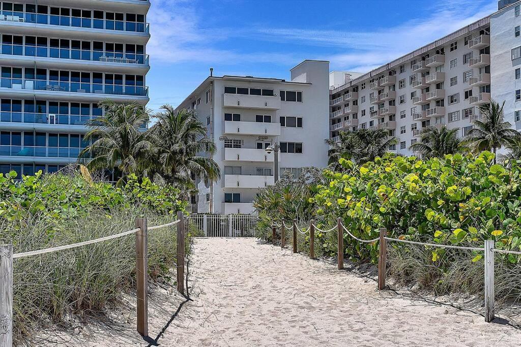 South Sofi With Direct Beach, Chairs, And Umbrella Access *