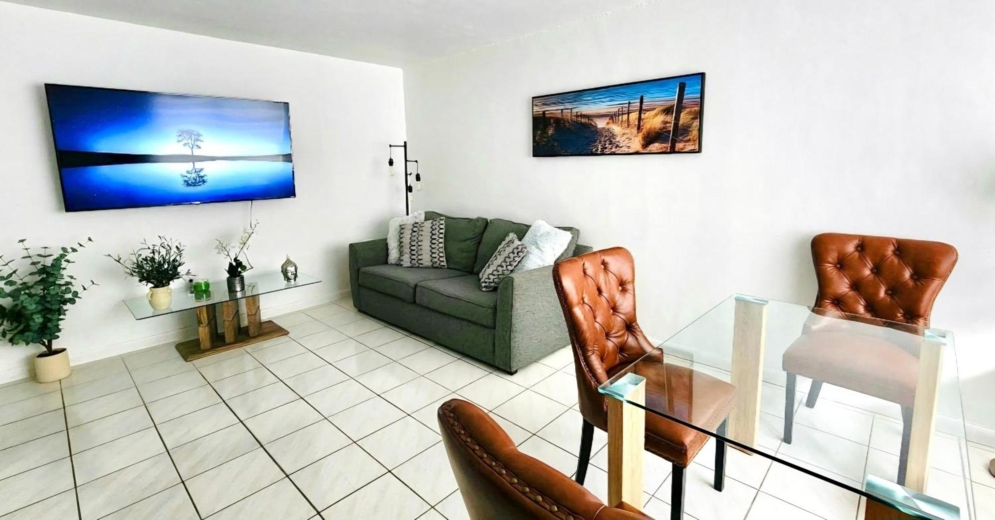 Apartment Bayfront Breathtaking Views- One Bedroom W Balcony- Living -free Parking Miami Beach