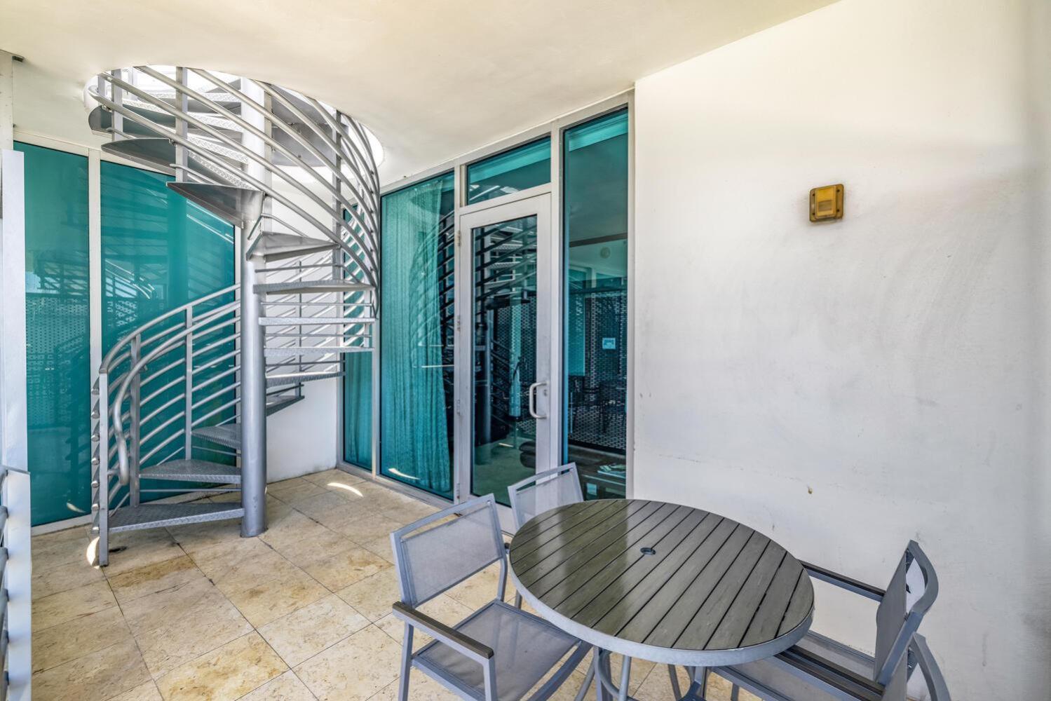Apartment Large On Ocean Drive With Direct Access To The Miami Beach