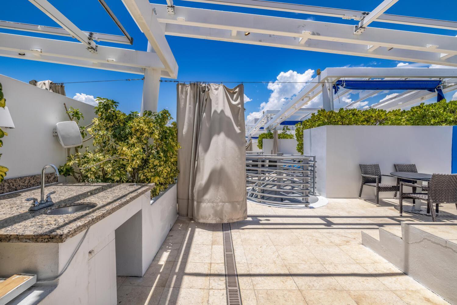 Large On Ocean Drive With Direct Access To The