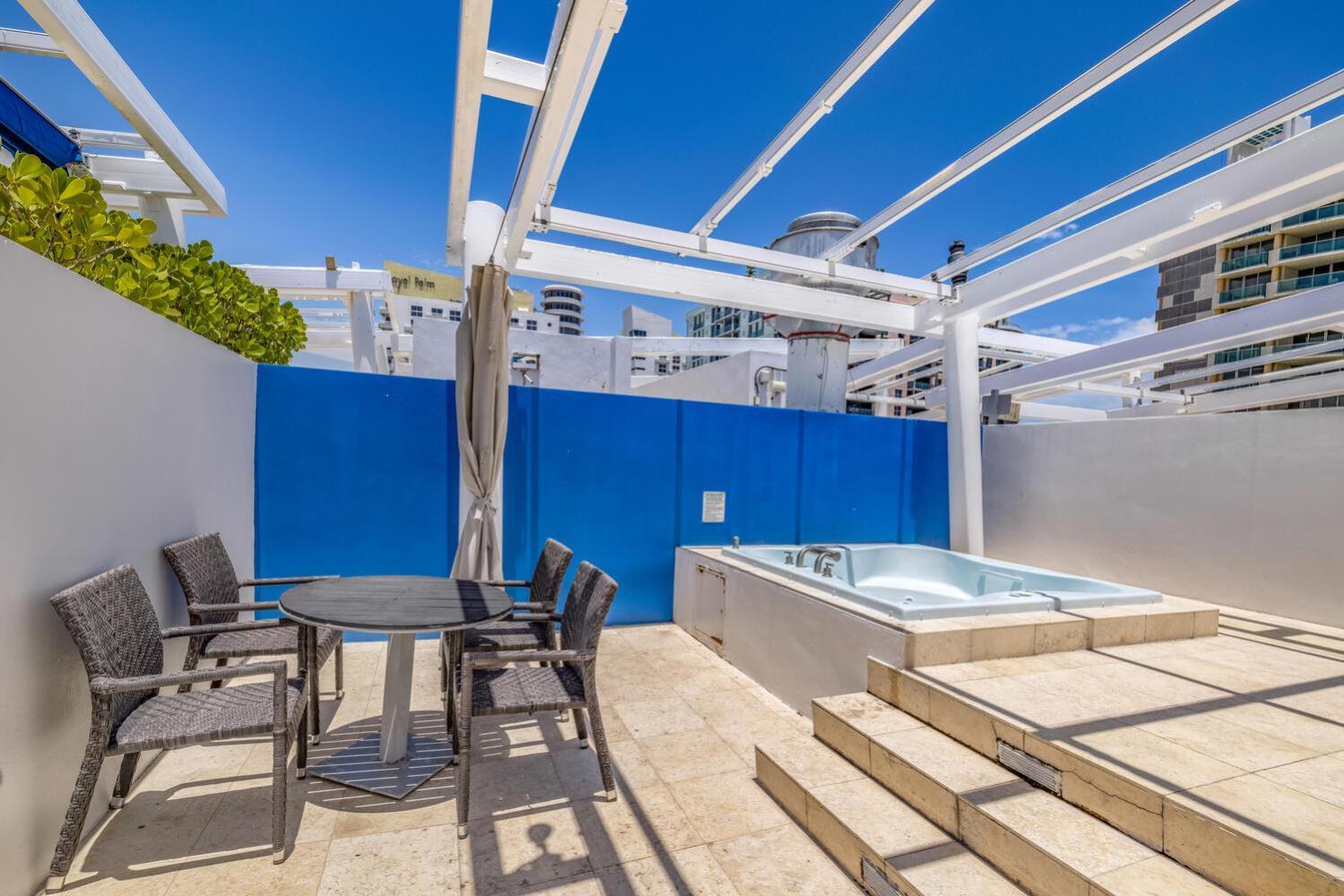 Large On Ocean Drive With Direct Access To The Apartment *