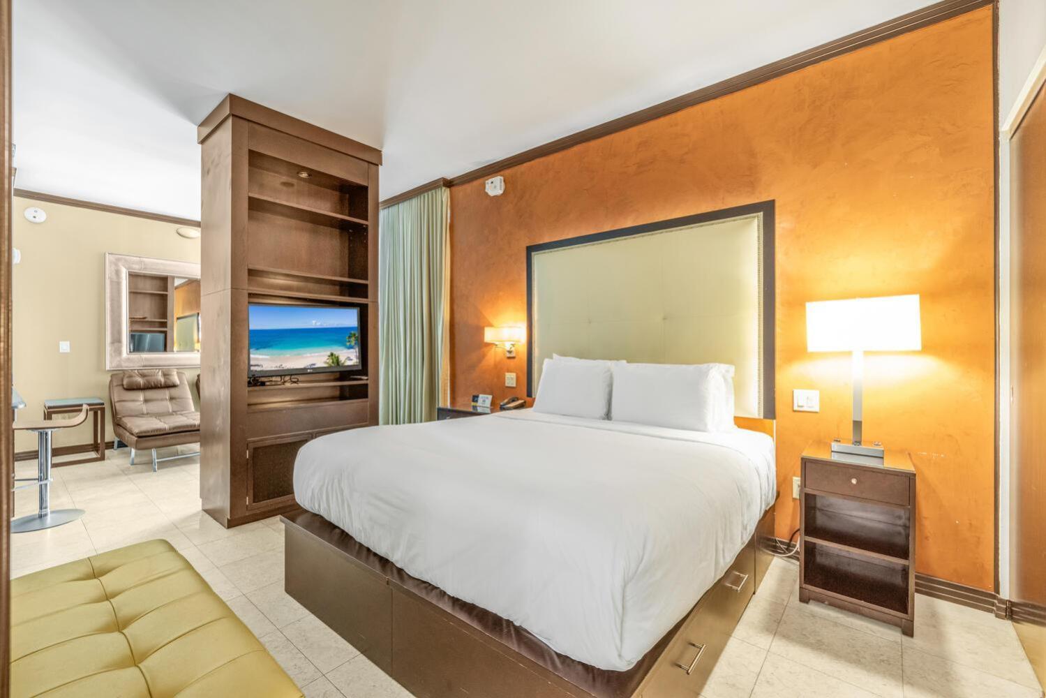 Apartment Large On Ocean Drive With Direct Access To The Miami Beach