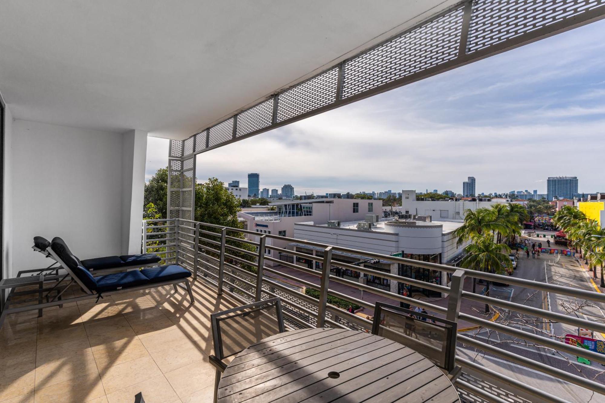 Apartment Large On Ocean Drive With Direct Access To The Miami Beach